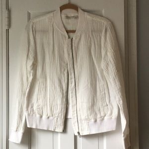 Hinge jacket